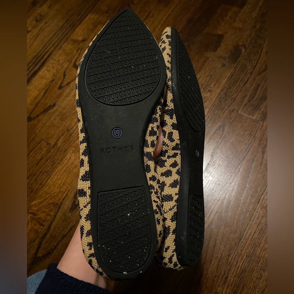 Rothy's- The Point- Leopard Cat Print Pointed Toe Flats in Tan and Black women 9 - Picture 5 of 16